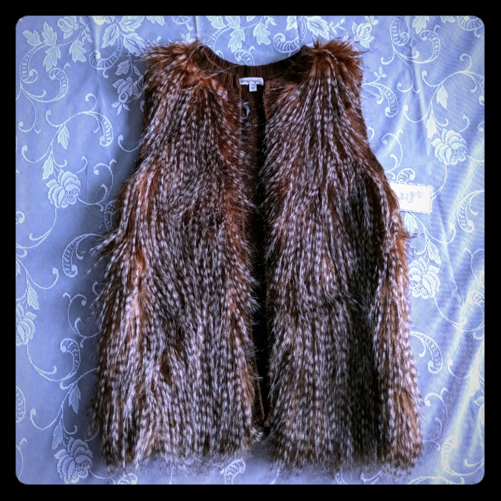 Love on the hanger gorgeous faux fur Brown vest M